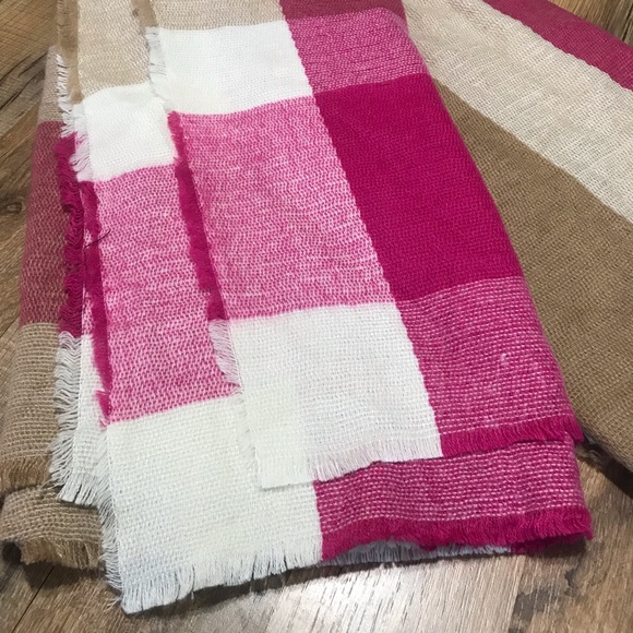 NWT Pink and Tan Blanket Wrap - Picture 2 of 4